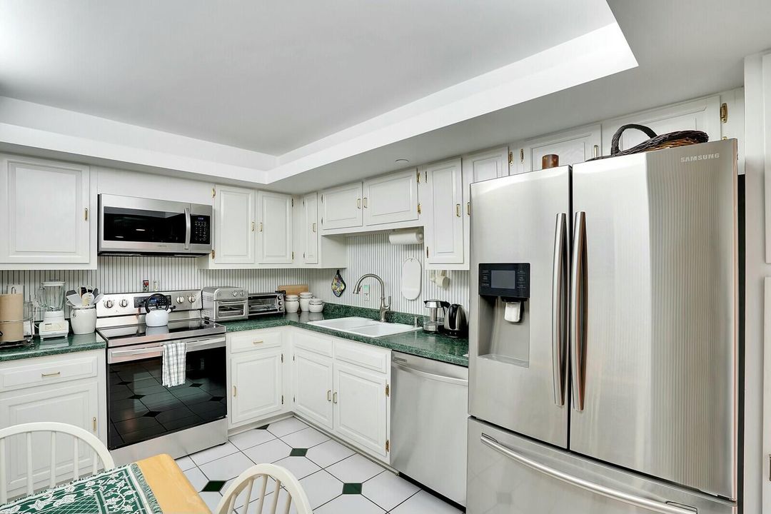 For Sale: $829,000 (2 beds, 2 baths, 1340 Square Feet)