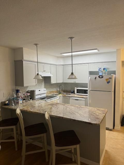 For Sale: $220,000 (1 beds, 1 baths, 678 Square Feet)