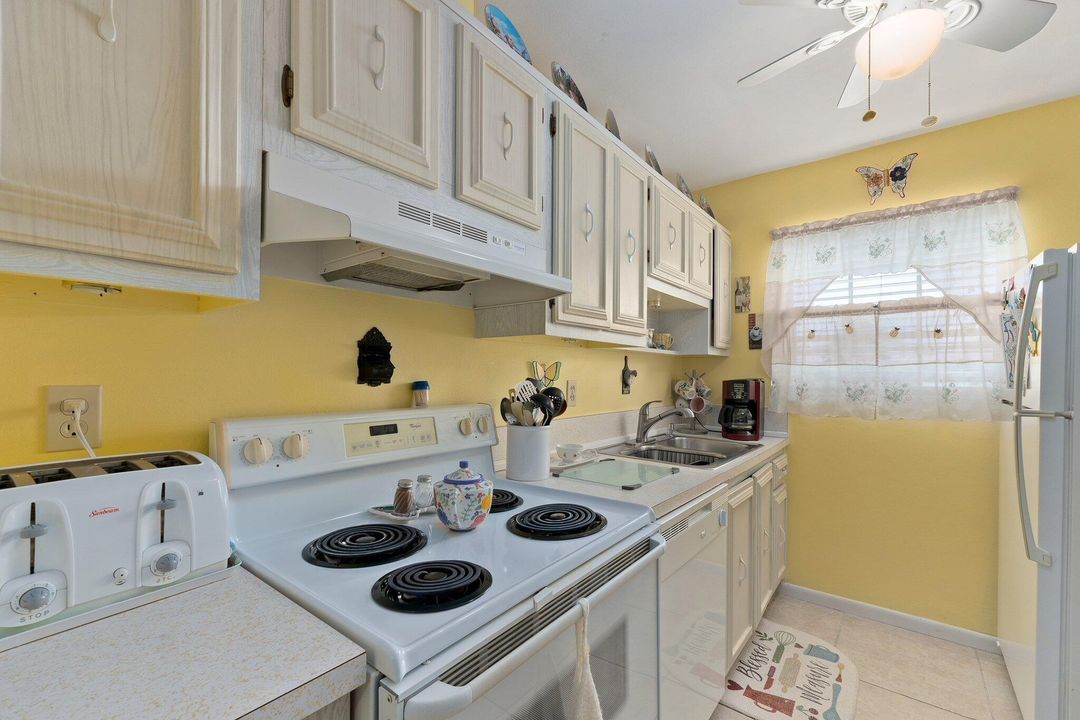 For Sale: $99,900 (2 beds, 2 baths, 1104 Square Feet)