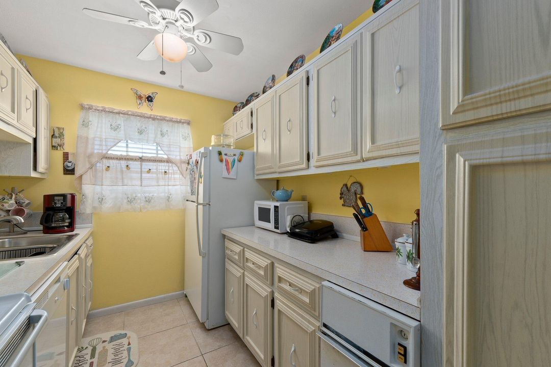 For Sale: $99,900 (2 beds, 2 baths, 1104 Square Feet)