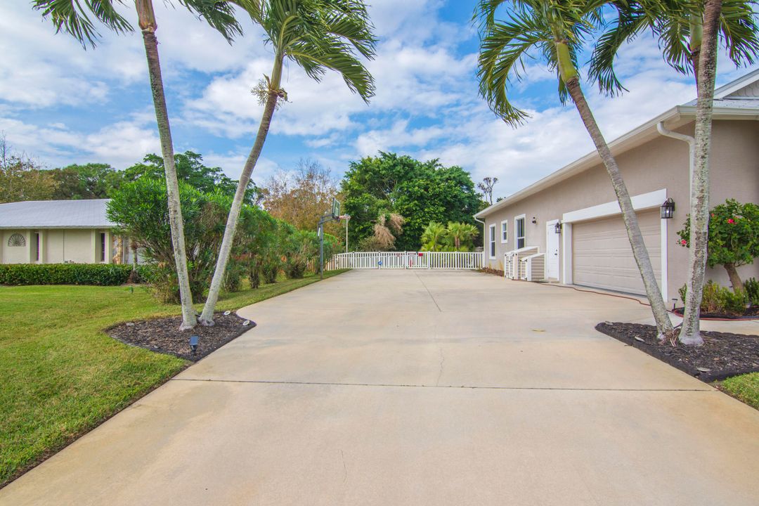 For Sale: $1,200,000 (4 beds, 2 baths, 3041 Square Feet)