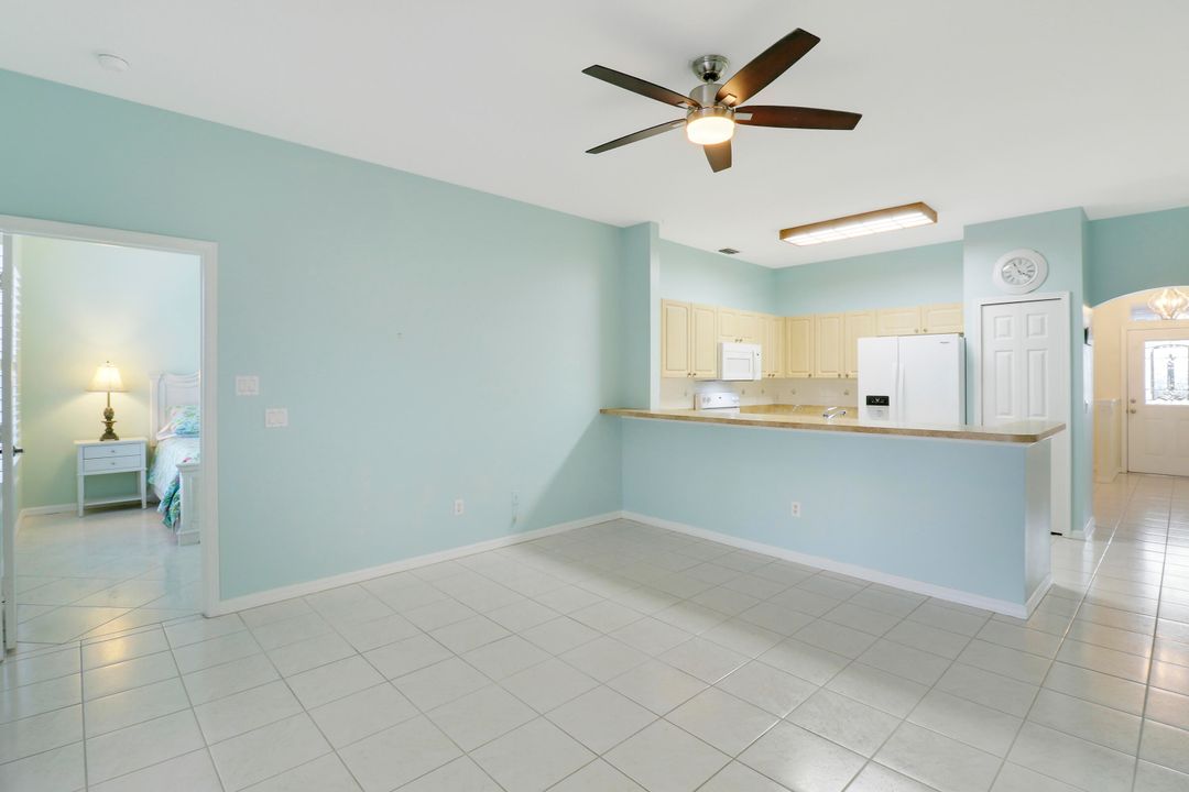 For Sale: $309,900 (2 beds, 2 baths, 1430 Square Feet)