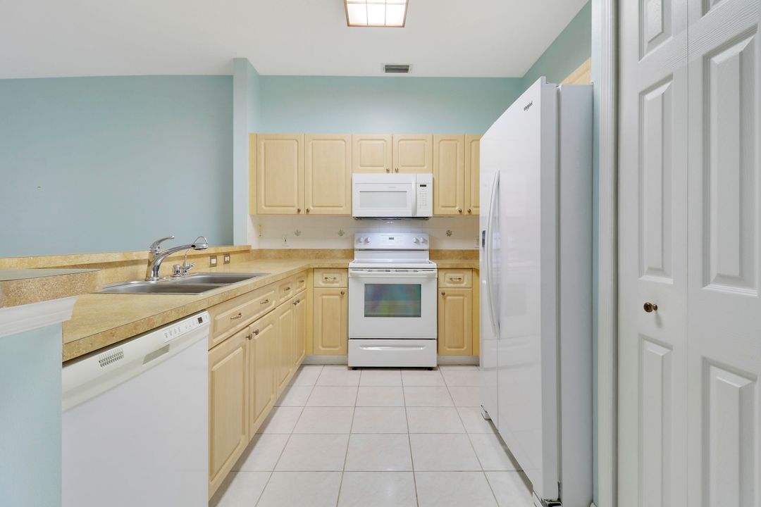 For Sale: $309,900 (2 beds, 2 baths, 1430 Square Feet)