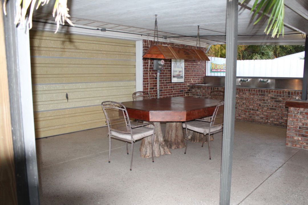 For Sale: $359,000 (3 beds, 2 baths, 1075 Square Feet)