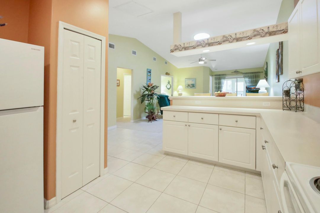 For Sale: $288,900 (2 beds, 2 baths, 1379 Square Feet)