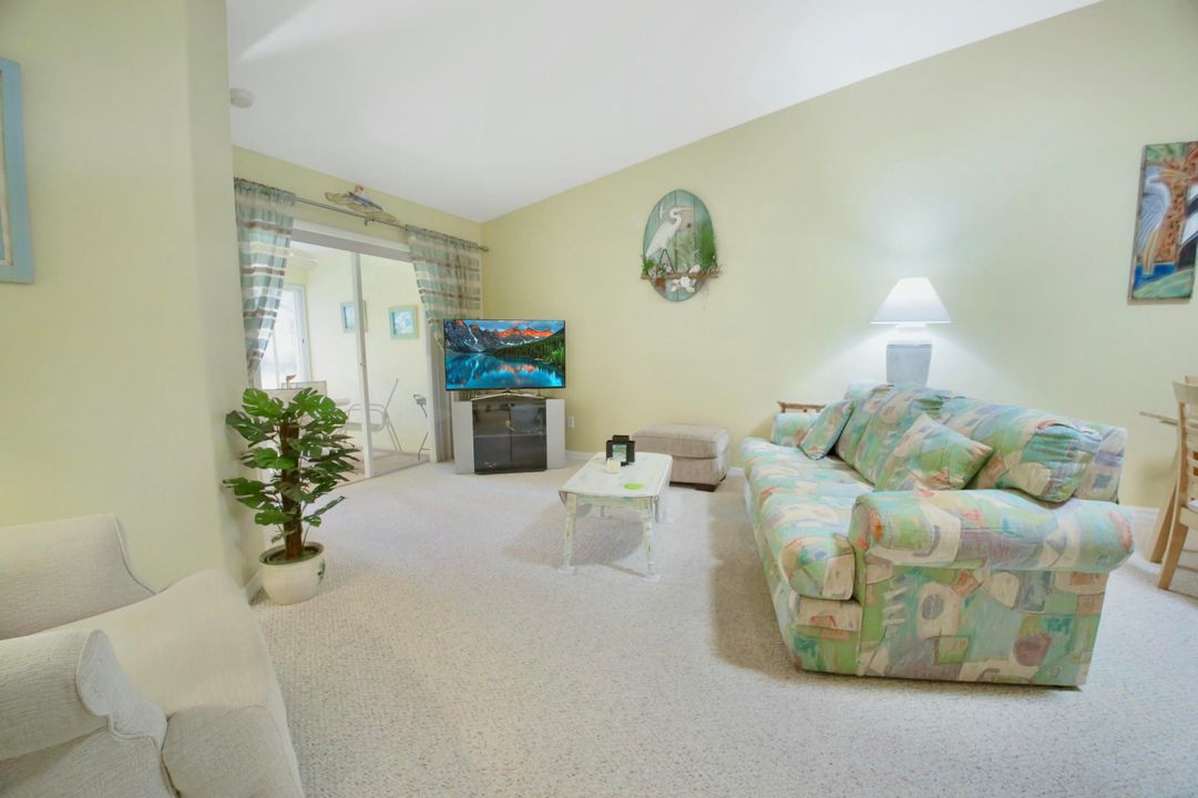 For Sale: $288,900 (2 beds, 2 baths, 1379 Square Feet)