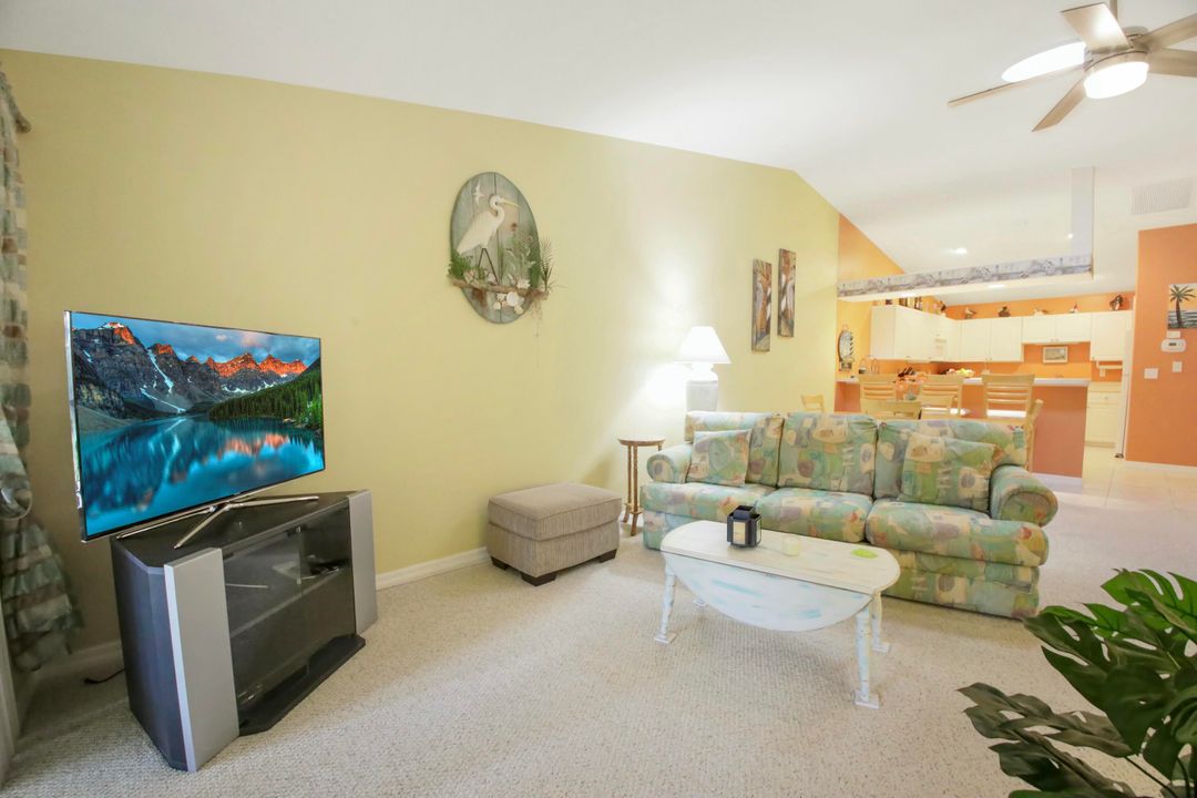 For Sale: $288,900 (2 beds, 2 baths, 1379 Square Feet)