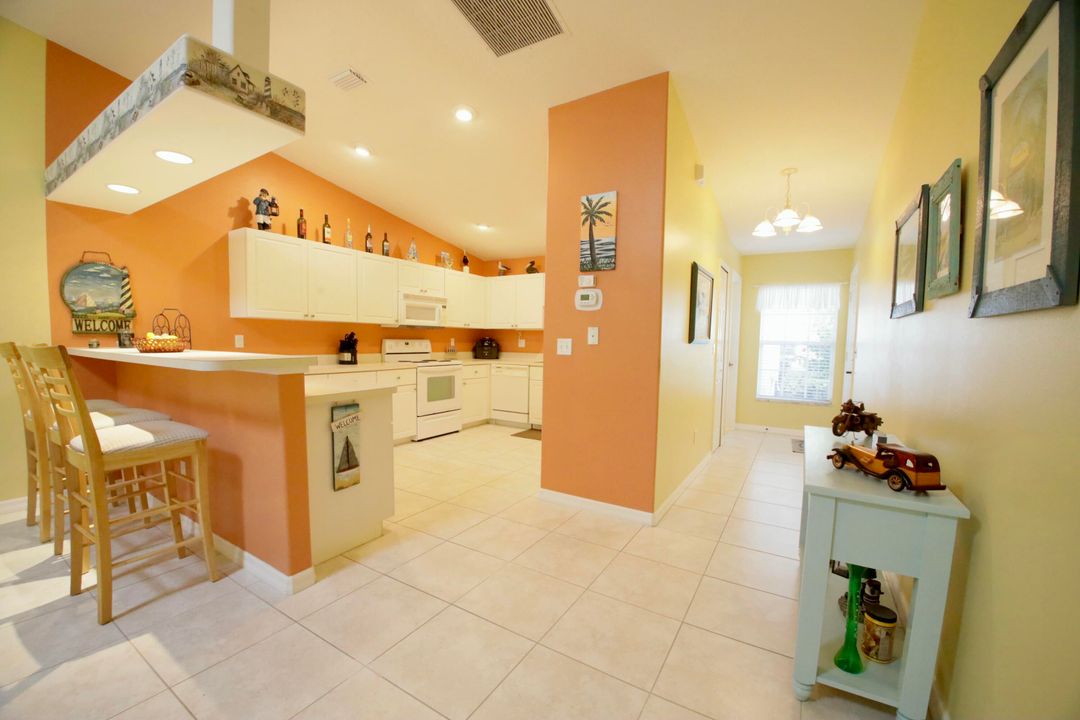 For Sale: $288,900 (2 beds, 2 baths, 1379 Square Feet)