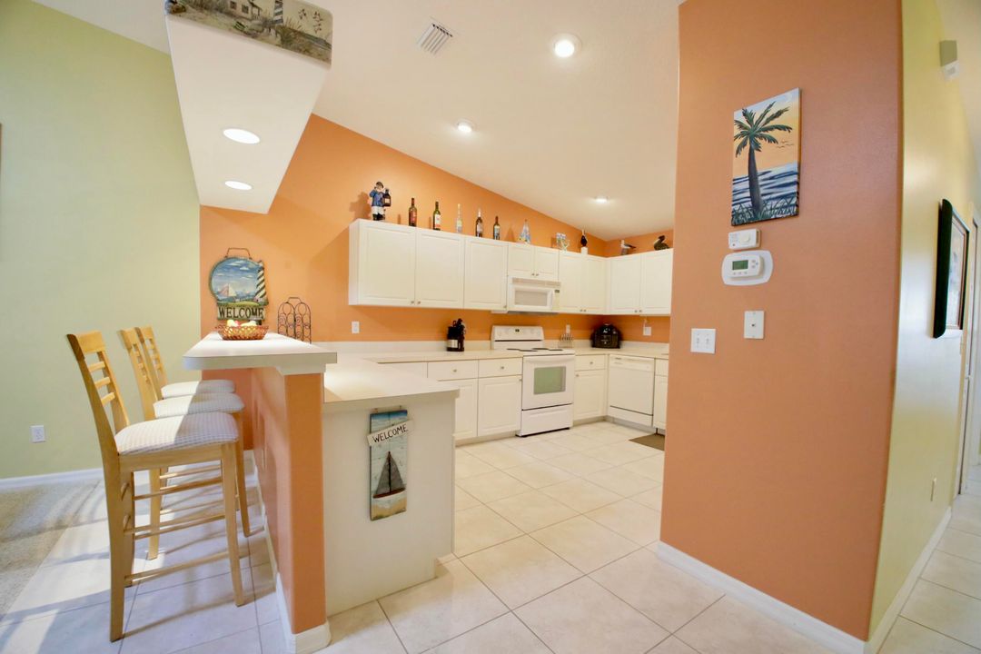 For Sale: $288,900 (2 beds, 2 baths, 1379 Square Feet)