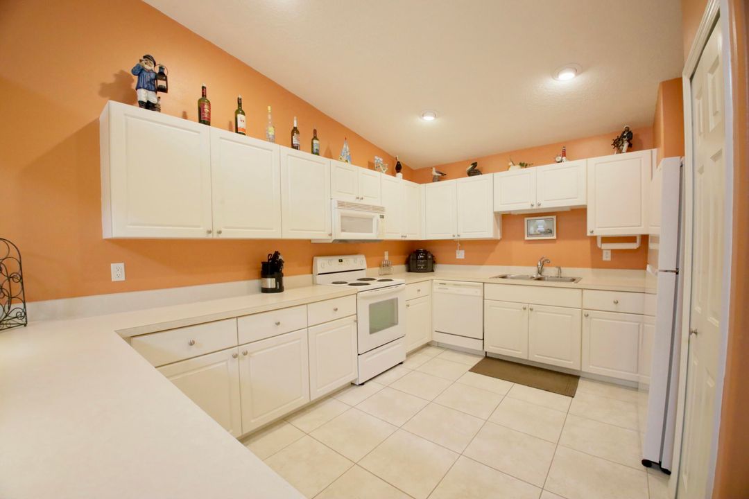 For Sale: $288,900 (2 beds, 2 baths, 1379 Square Feet)