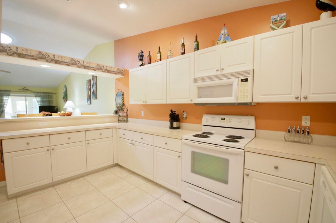 For Sale: $288,900 (2 beds, 2 baths, 1379 Square Feet)