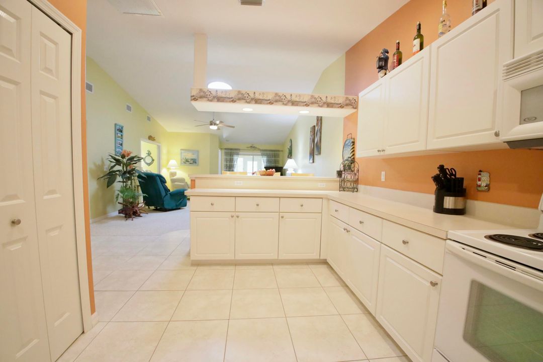 For Sale: $288,900 (2 beds, 2 baths, 1379 Square Feet)