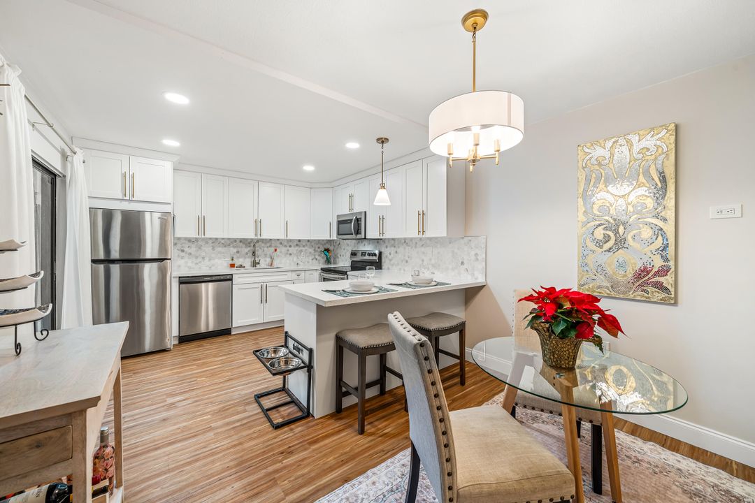 For Sale: $359,900 (2 beds, 2 baths, 1236 Square Feet)