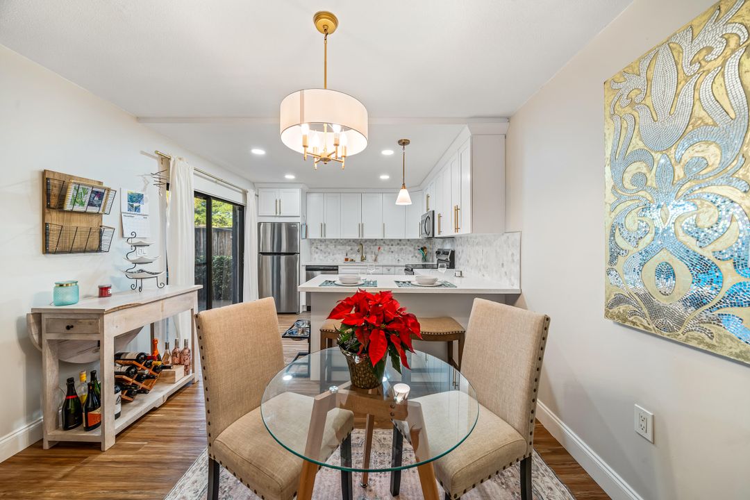 For Sale: $359,900 (2 beds, 2 baths, 1236 Square Feet)