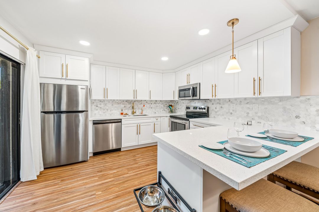 For Sale: $359,900 (2 beds, 2 baths, 1236 Square Feet)