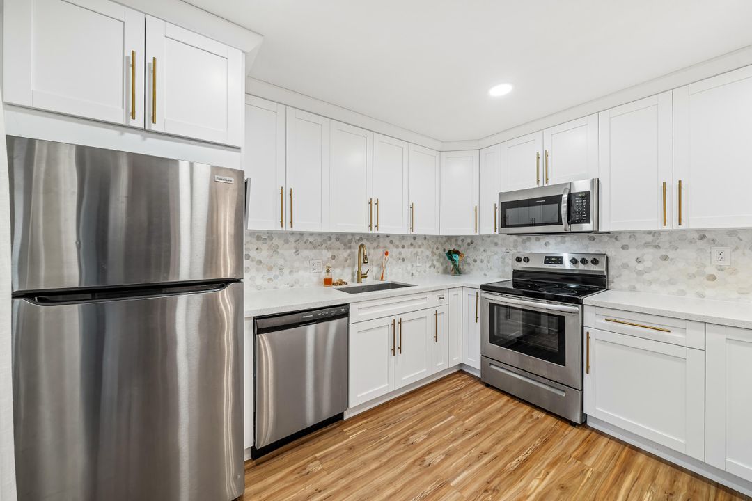 For Sale: $359,900 (2 beds, 2 baths, 1236 Square Feet)