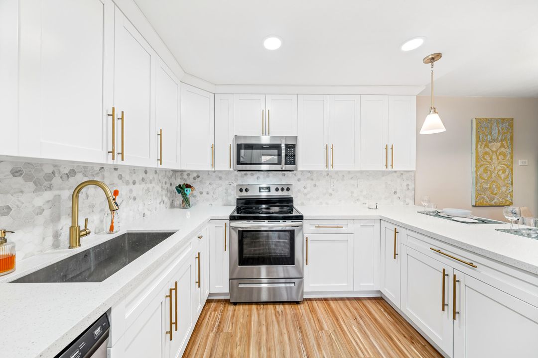 For Sale: $359,900 (2 beds, 2 baths, 1236 Square Feet)