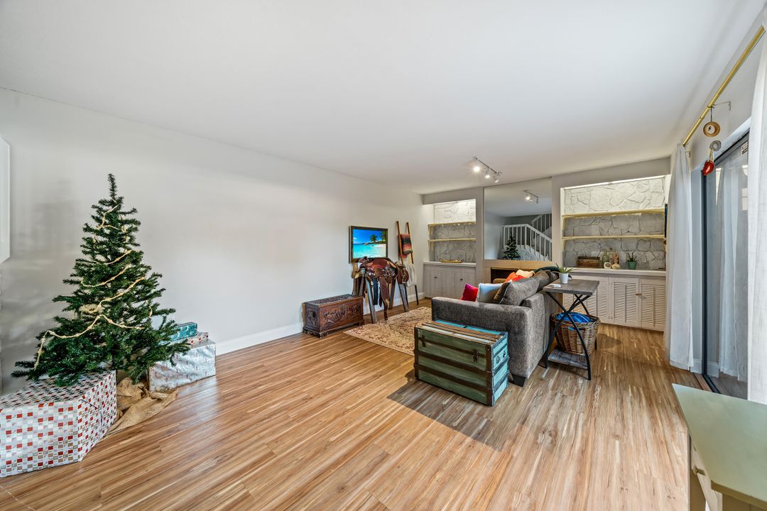 For Sale: $359,900 (2 beds, 2 baths, 1236 Square Feet)