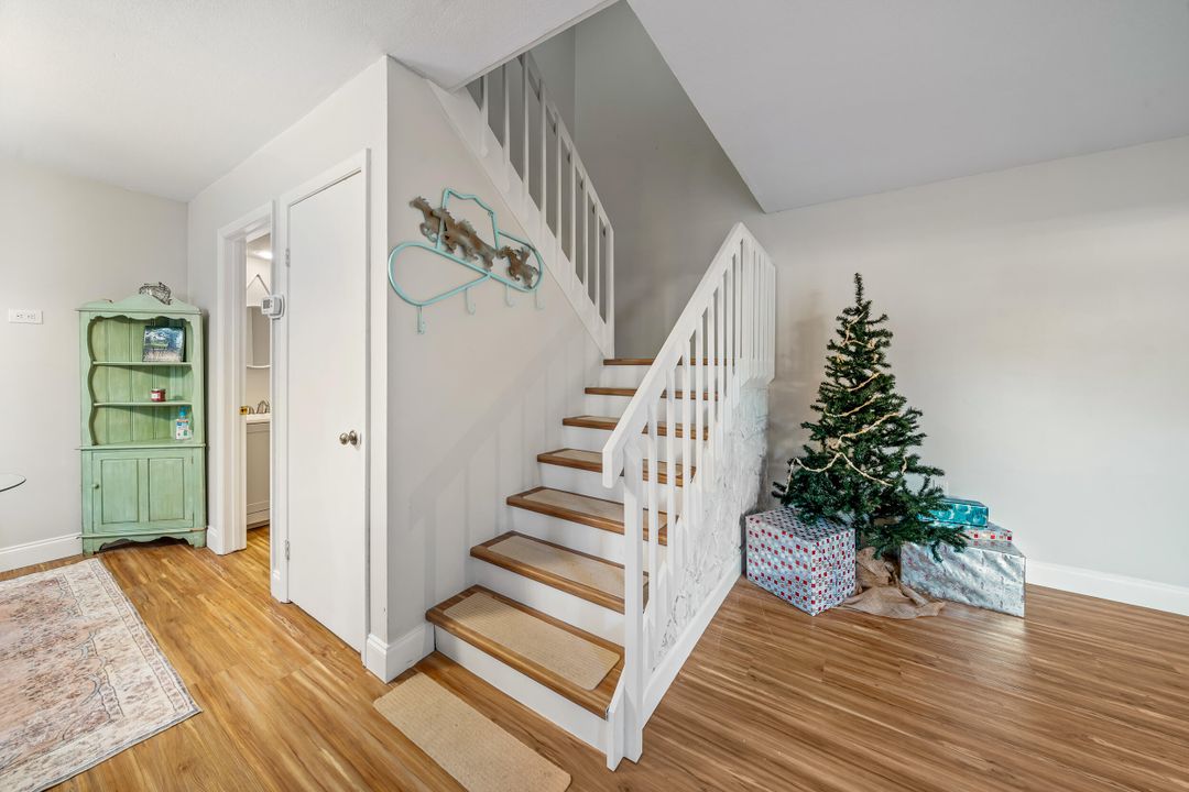 For Sale: $359,900 (2 beds, 2 baths, 1236 Square Feet)