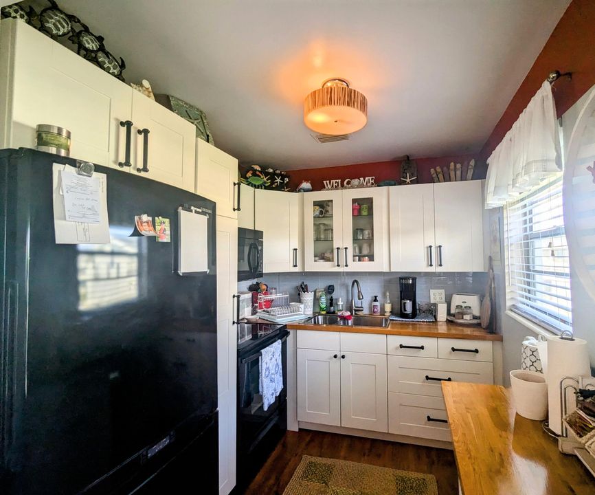 For Sale: $180,000 (2 beds, 2 baths, 819 Square Feet)