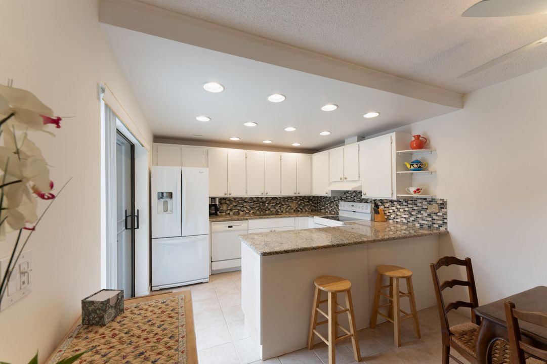 For Sale: $299,900 (2 beds, 2 baths, 1288 Square Feet)