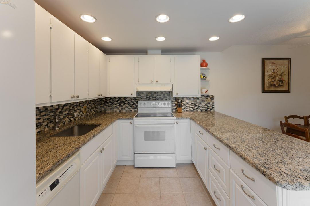 For Sale: $299,900 (2 beds, 2 baths, 1288 Square Feet)