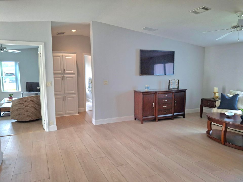 For Sale: $209,900 (2 beds, 2 baths, 1502 Square Feet)