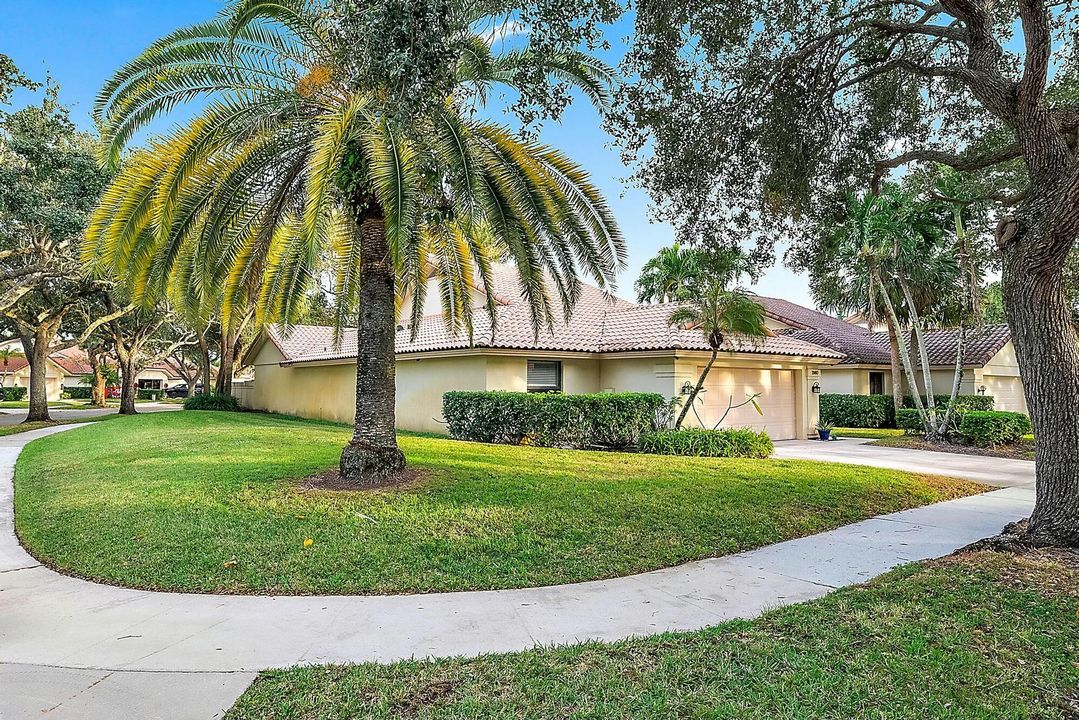 For Sale: $600,000 (3 beds, 2 baths, 1945 Square Feet)