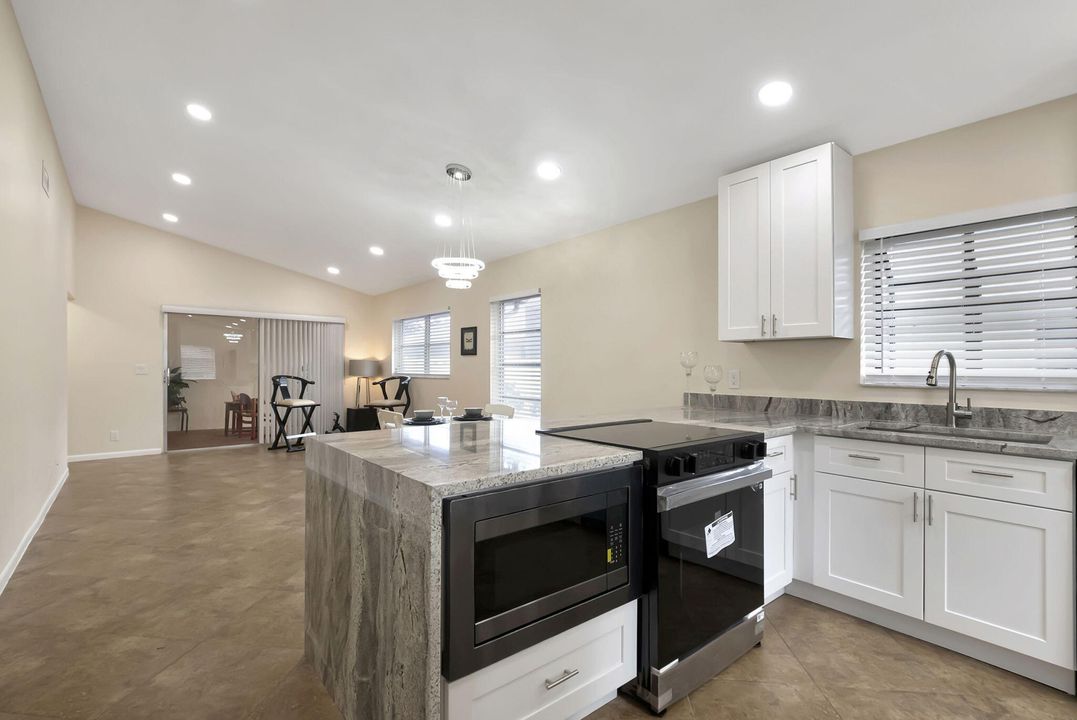 For Sale: $404,000 (2 beds, 2 baths, 1248 Square Feet)