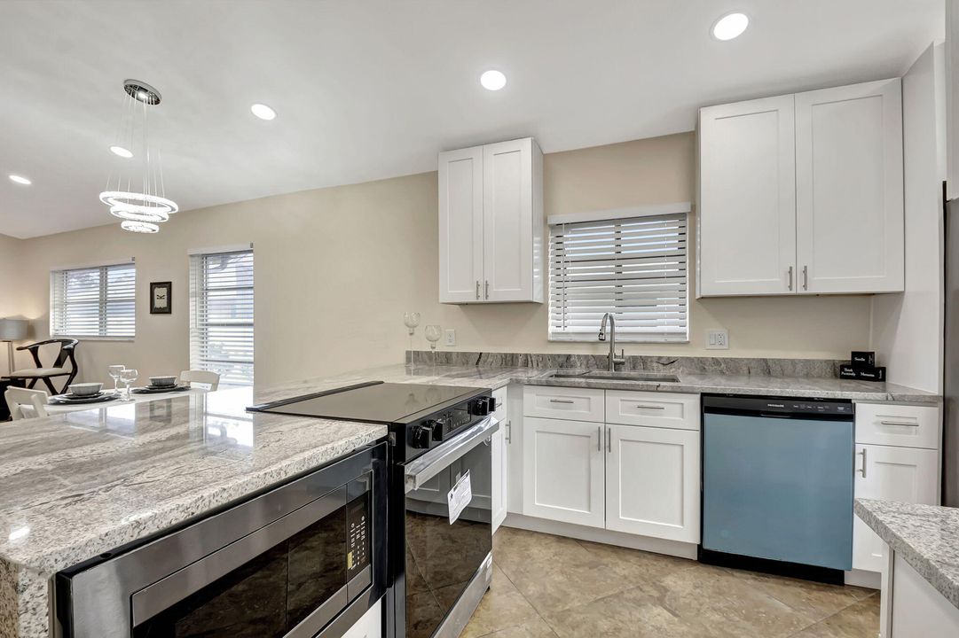 For Sale: $404,000 (2 beds, 2 baths, 1248 Square Feet)