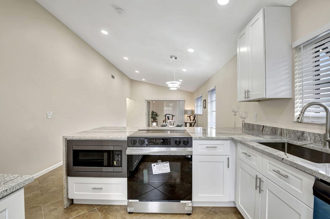 For Sale: $404,000 (2 beds, 2 baths, 1248 Square Feet)