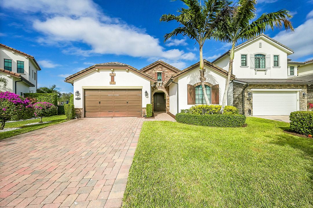 For Sale: $1,100,000 (3 beds, 2 baths, 2319 Square Feet)