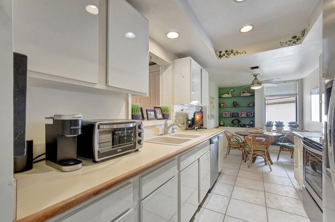 For Sale: $325,000 (2 beds, 2 baths, 1400 Square Feet)