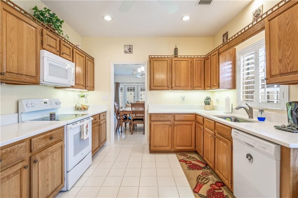 For Sale: $299,500 (2 beds, 2 baths, 1531 Square Feet)