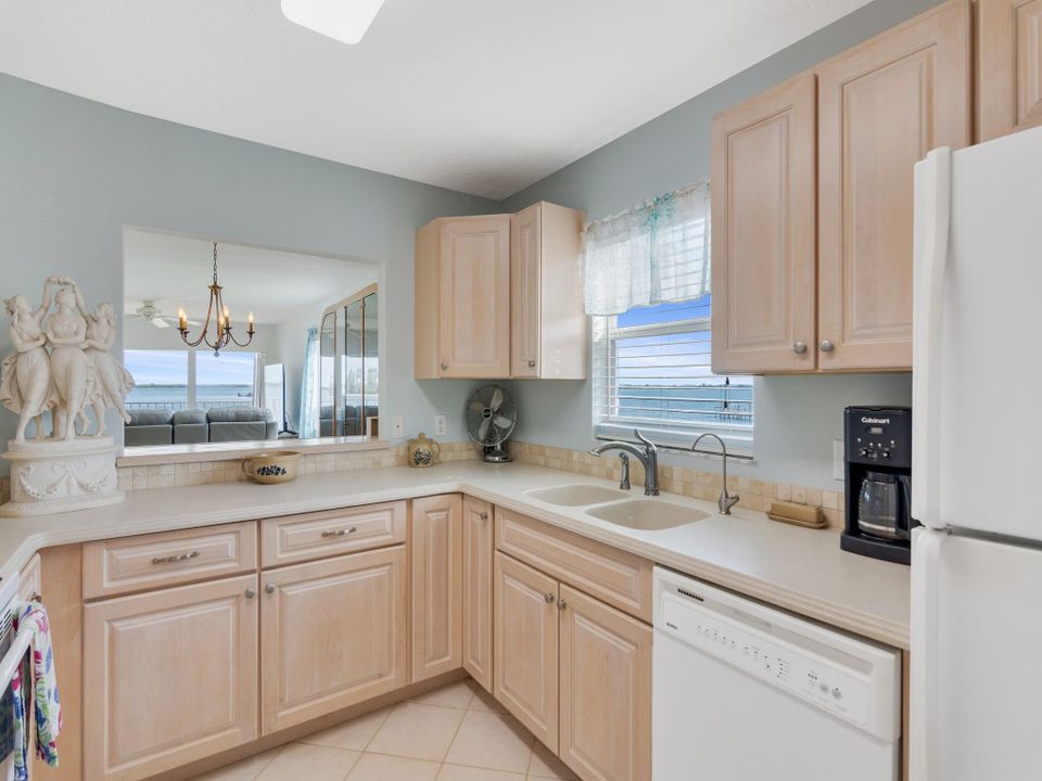 For Sale: $485,900 (2 beds, 2 baths, 1510 Square Feet)