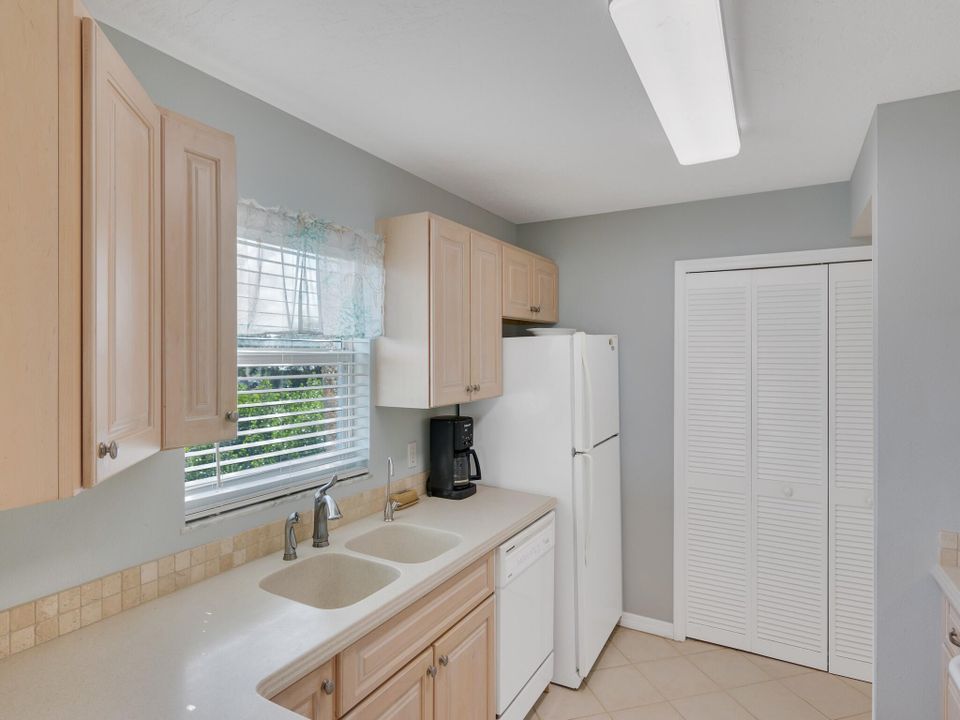 For Sale: $485,900 (2 beds, 2 baths, 1510 Square Feet)