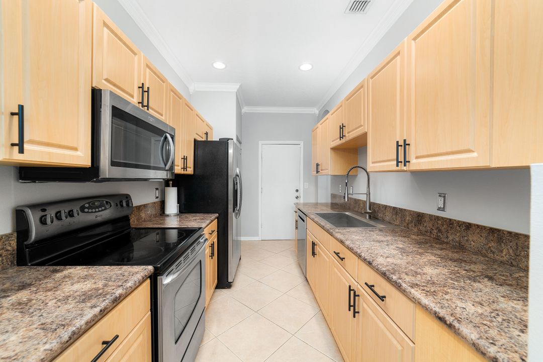 For Sale: $364,900 (2 beds, 2 baths, 1507 Square Feet)