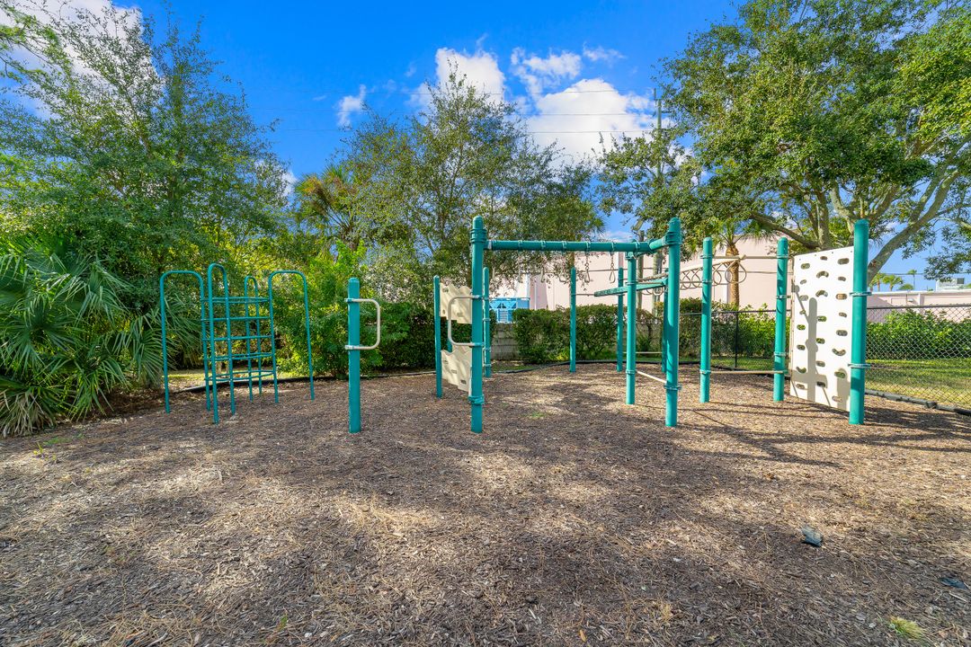 For Sale: $364,900 (2 beds, 2 baths, 1507 Square Feet)