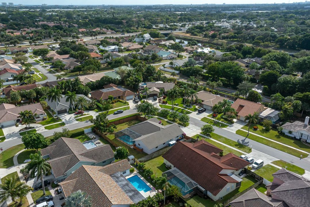 For Sale: $1,050,000 (4 beds, 2 baths, 2366 Square Feet)