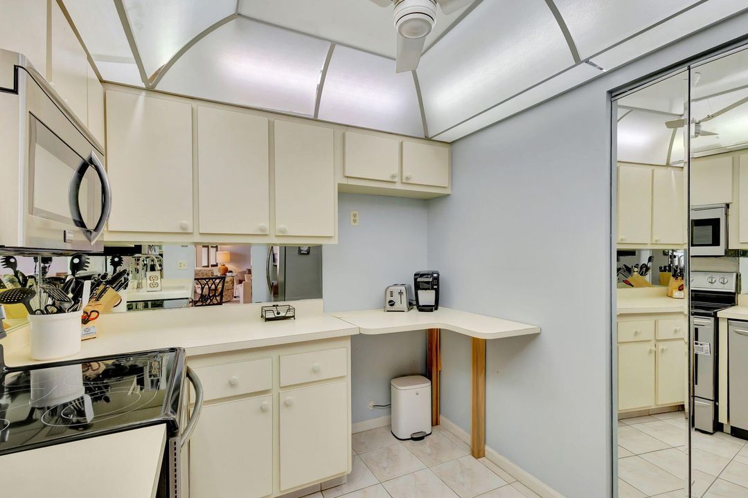 For Sale: $649,000 (2 beds, 2 baths, 1219 Square Feet)