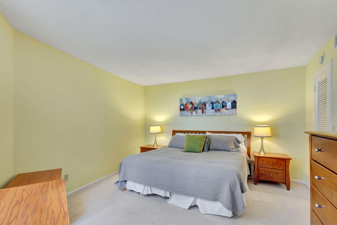 For Sale: $649,000 (2 beds, 2 baths, 1219 Square Feet)