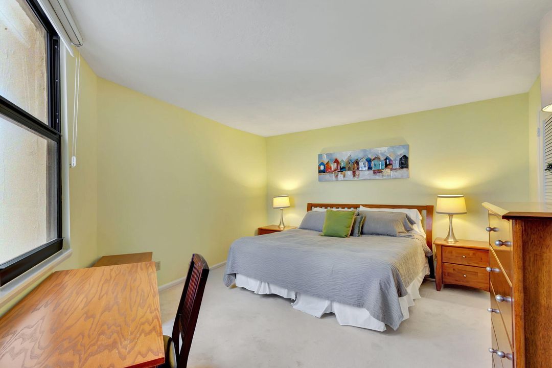 For Sale: $649,000 (2 beds, 2 baths, 1219 Square Feet)