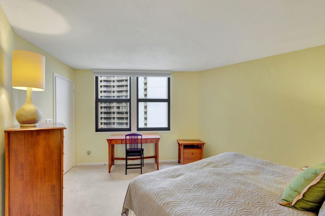 For Sale: $649,000 (2 beds, 2 baths, 1219 Square Feet)