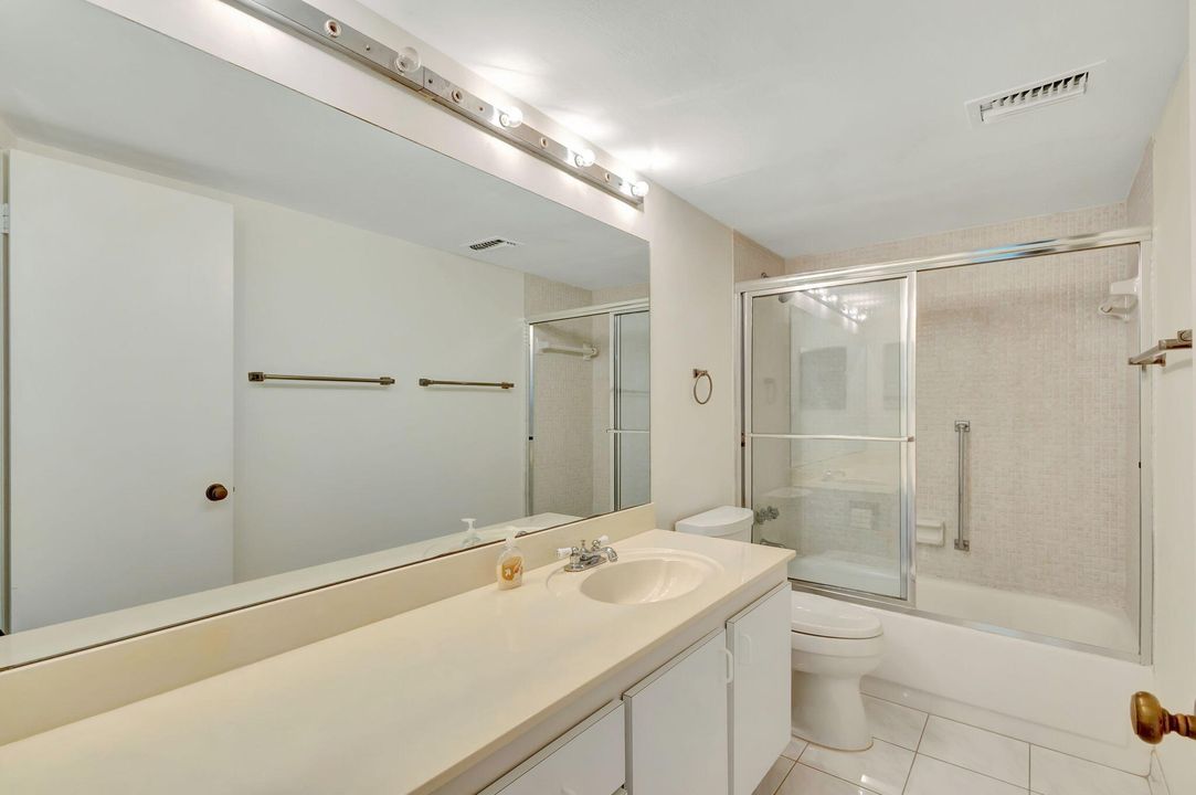 For Sale: $649,000 (2 beds, 2 baths, 1219 Square Feet)