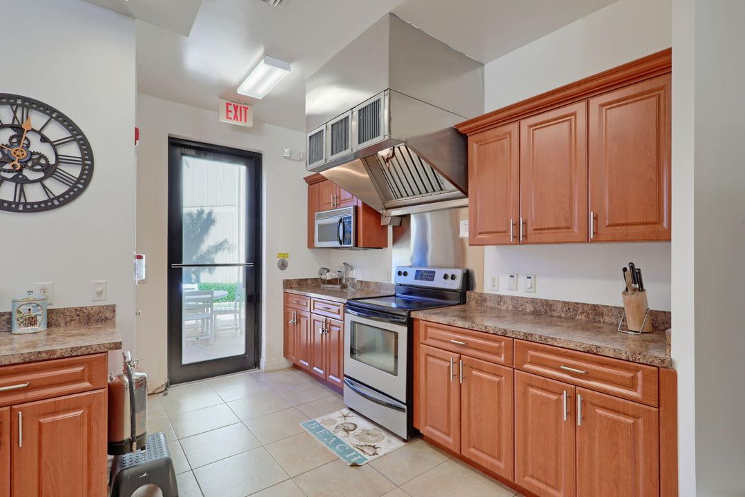 For Sale: $649,000 (2 beds, 2 baths, 1219 Square Feet)