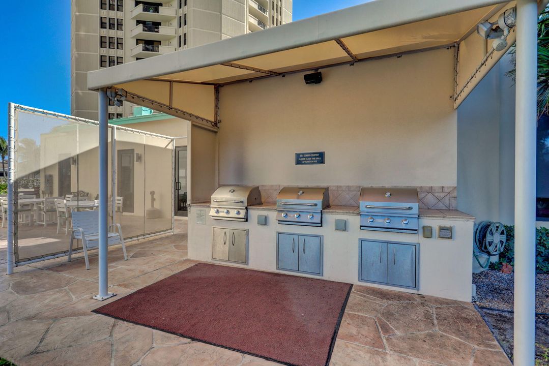 For Sale: $649,000 (2 beds, 2 baths, 1219 Square Feet)