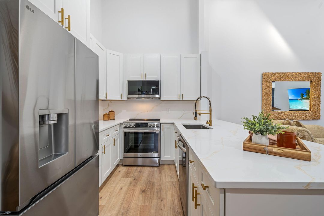 For Sale: $450,000 (2 beds, 2 baths, 1054 Square Feet)