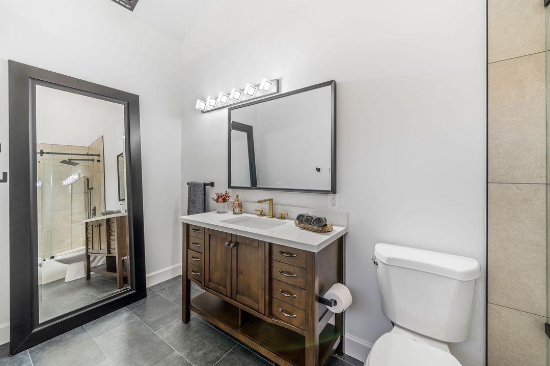 For Sale: $450,000 (2 beds, 2 baths, 1054 Square Feet)