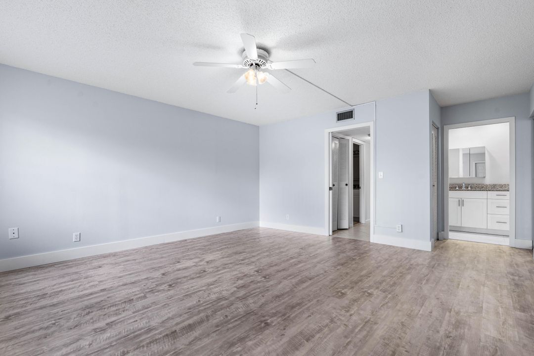 For Sale: $154,900 (1 beds, 1 baths, 1068 Square Feet)