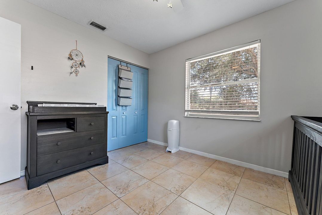 For Sale: $299,900 (2 beds, 1 baths, 940 Square Feet)